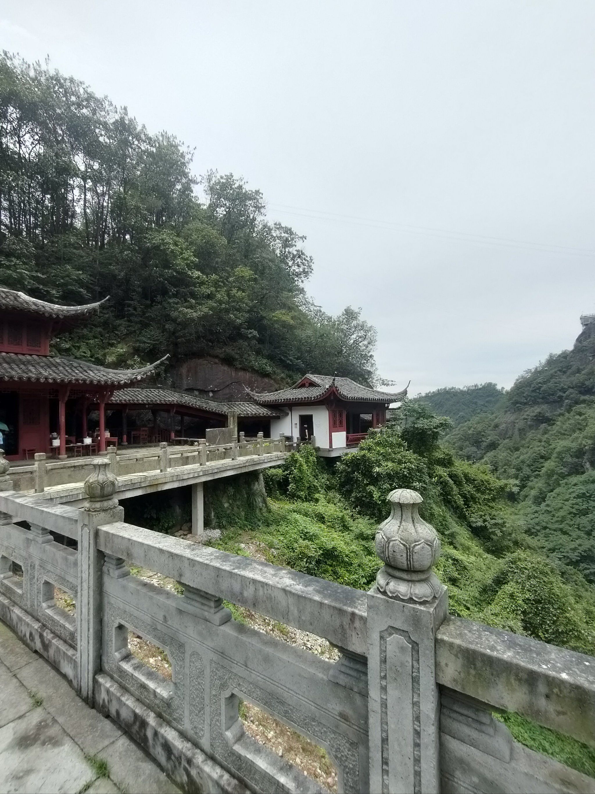 不用爬的江南悬空寺!避暑旅游好去处!