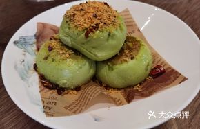 Bakery-style Beef in Bao with Chaotic Flavor