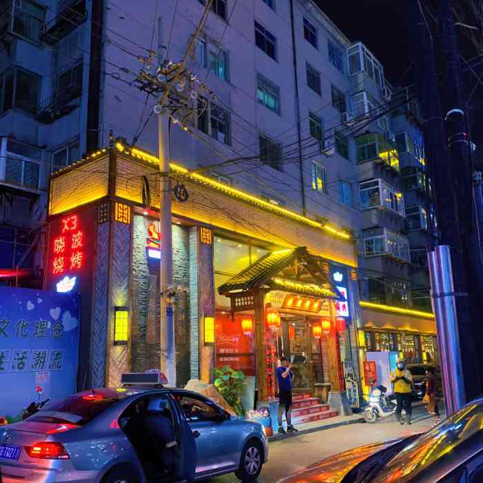 晓波烧烤(南桥店)-"到店里点东西,千万注意,大虾论只,一排6.