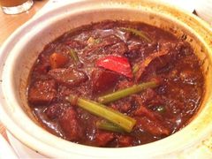 原汁牛腩煲-港东盛宴烧腊至尊