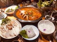 -野山舂·贵州现舂酸汤火锅(鸿通城店)