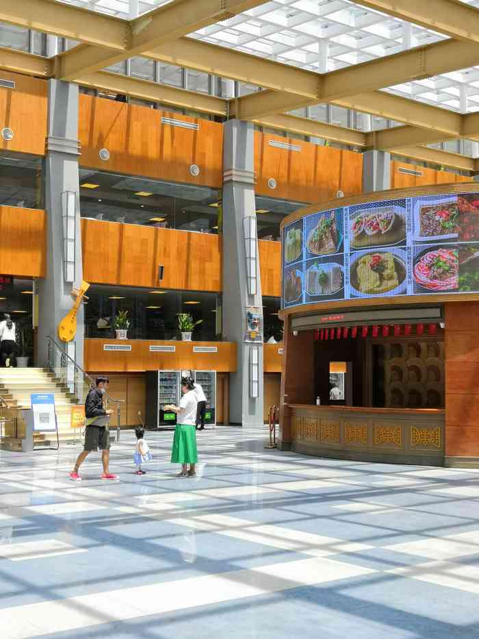 诺日朗餐厅-"到那里避雨去的,吃饭的地方就是一个字,贵.