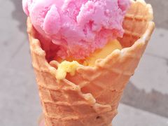 草莓芒果双球甜筒雪糕-成裕雪糕店(士多店)