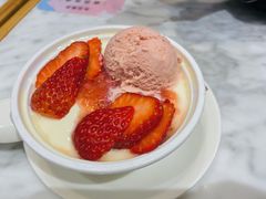 草莓梦幻雪双皮奶-满记甜品(湖滨店)
