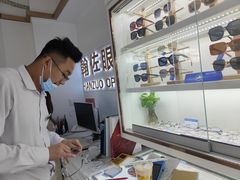 -翰佐蔡司小乐圆·依视路星趣控·暴龙眼镜折扣店