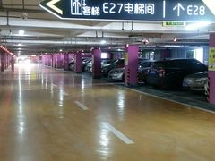 -世纪金源购物中心东区-停车场