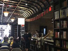 -钟书阁(松江泰晤士小镇店)