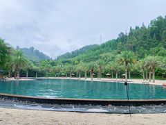-腾冲洞山温泉村