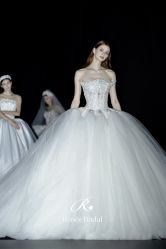 点击看大图 -Renee芮亦婚纱