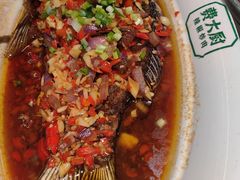 香酥大鲫鱼-费大厨辣椒炒肉(通州万达店)
