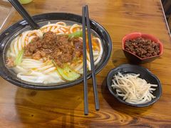 -丽虹云南过桥米线(兴工街店)