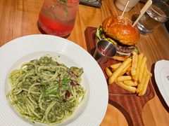 -三勾JJJ Burger&Coffee(梅溪湖店)