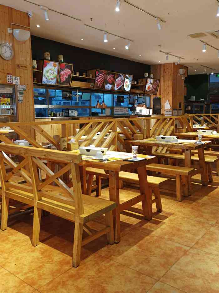 木屋烧烤(西南角店)-"店很好找,东西也好吃,猪蹄很不错.