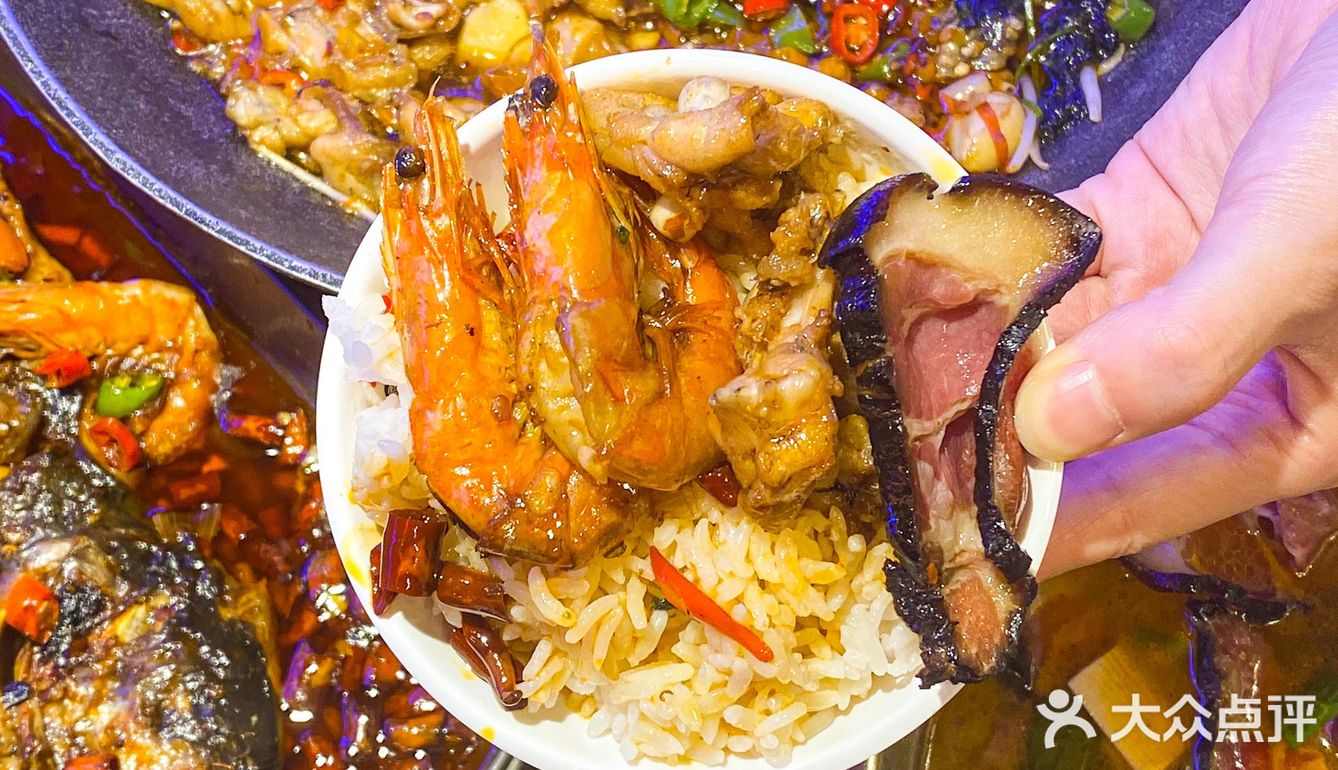 【招牌烤鱼】 招牌必点，基本上每桌都有这道菜️外皮烤