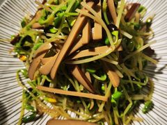 黑豆苗拌鸡蛋干-确喜美味小厨(西单商场兰州店)