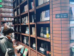 -钟书阁(松江泰晤士小镇店)