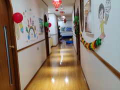 -抱抱熊托育中心(大悦城店)