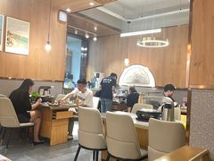 大堂-围炉肉舍•炭烤活鳗•丹东海鲜烤肉(步行街店)