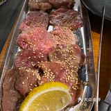 这家烤肉店五点到还要排队一小时，不过值得！
