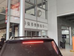 -贵州贵星奔驰4S店(观山湖店)