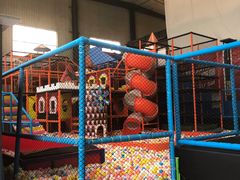 -反弹空间蹦床主题乐园