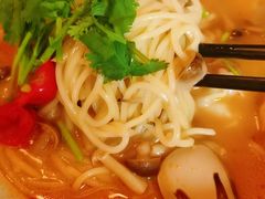 泰式冬阴功虾肉云吞面-莫多多餐厅