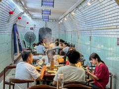 -洞庭洲·防空洞火锅·铜锅涮肉·烧烤(新百广场店)