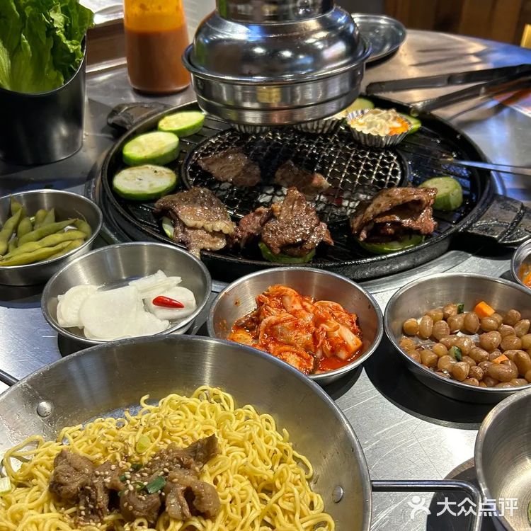 稻草烟熏黄油鸡香飘鲜肉烤肉极致美味