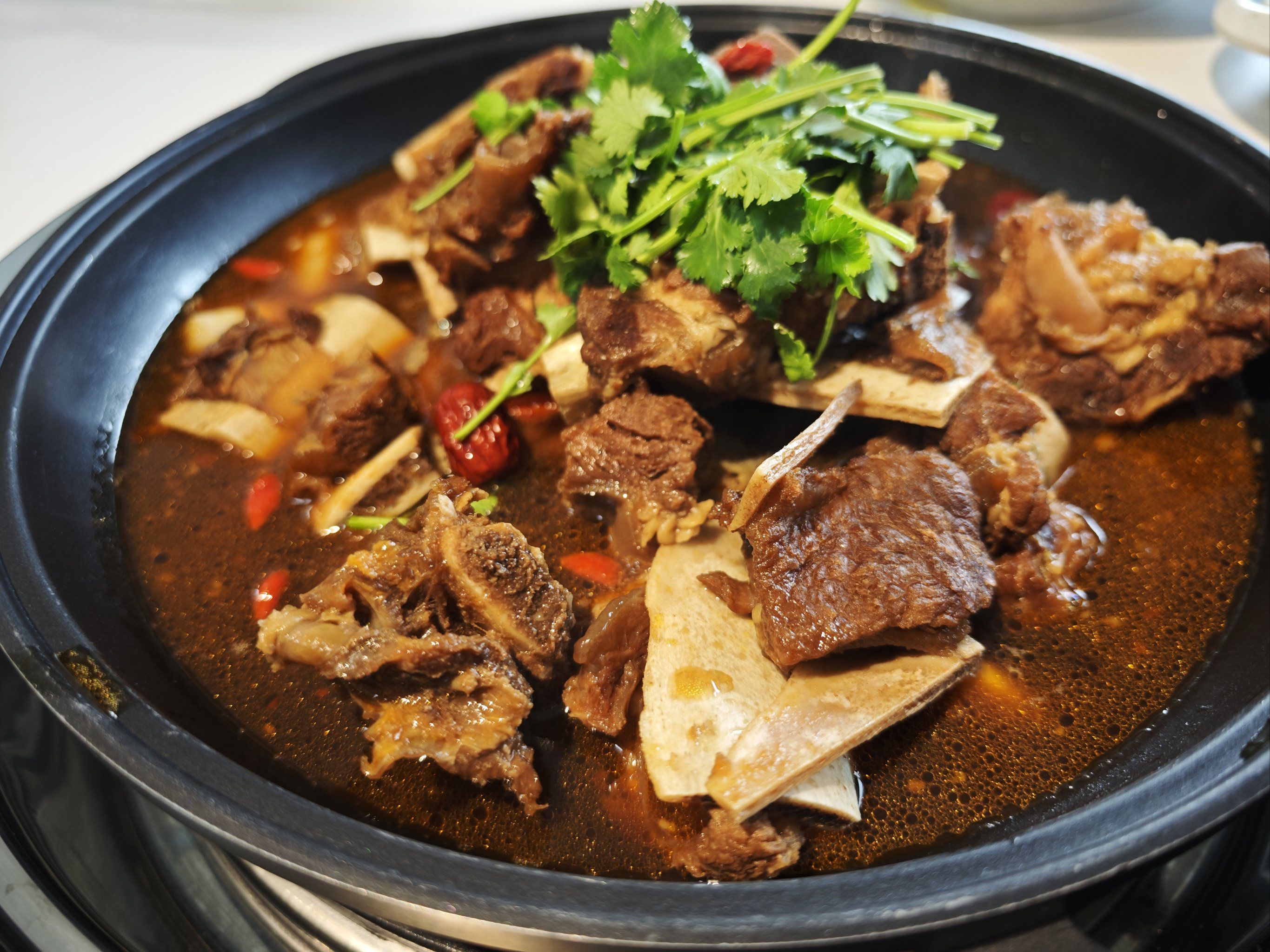 牛骨火锅家乡味,涮菜煮面更暖心