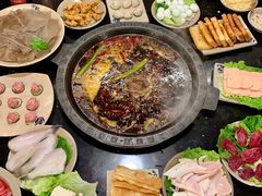 -茅草房·河畔园林火锅