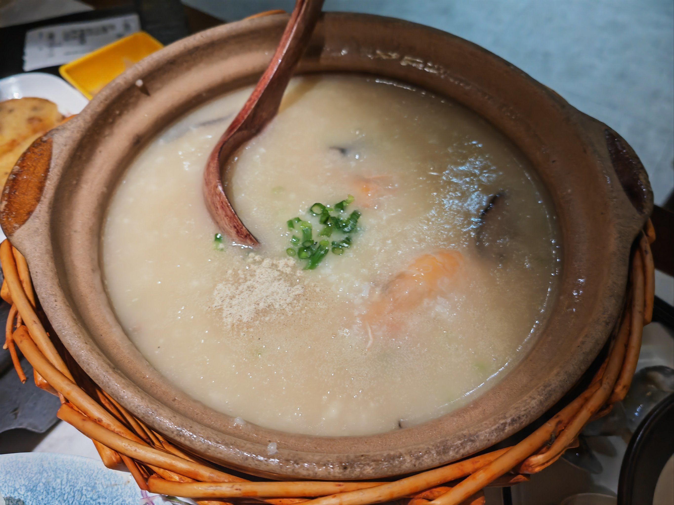 夏日里的潮汕海鲜砂锅粥