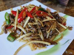 酸萝卜炒牛肉-宗巴雍姆藏餐府