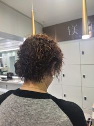 -镁连社·美联社