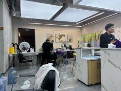 -洛施奇烫发染发沙龙