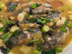 -头上红煨盐鸡·非遗院子餐厅