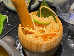 舂柠檬鸡爪-云海肴云南菜·蒸汽石锅鱼(青岛万象城店)