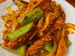辣白菜炒鱿鱼-喇喇排骨火锅·传统韩式脊骨汤(望京西园总店)
