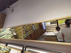 -LOOK眼镜·蔡司依视路配镜(宝山万达店)
