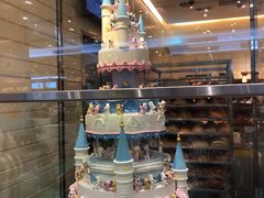 面包甜点陈列柜-老佛爷饼店