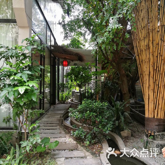 大树头森林餐厅