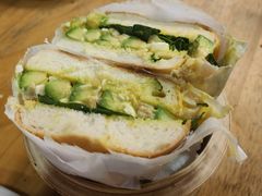 牛油果金枪鱼贝果-CHILLAX轻乐时(侨建·Hi City店)