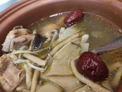 -有红鸡毛店·川菜(建设路店)