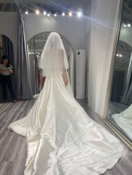 -Lady  Jane高端婚纱礼服馆