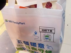 -全家便利店(江湾镇站店)