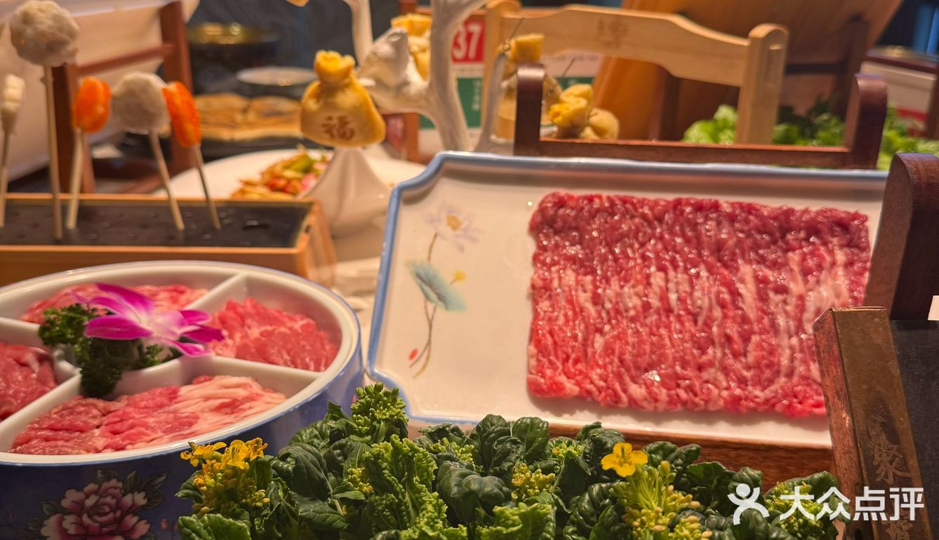 作为北京老字号铜锅涮肉品牌，他家主打传统老北京风味