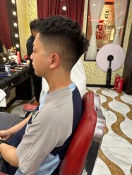 -东方先生国潮男士理发馆