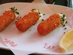 芝士蟹肉炸丸子-Pinchy's Lobster & Champagne Bar