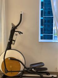 -闺蜜瑜伽·普拉提女性塑形馆