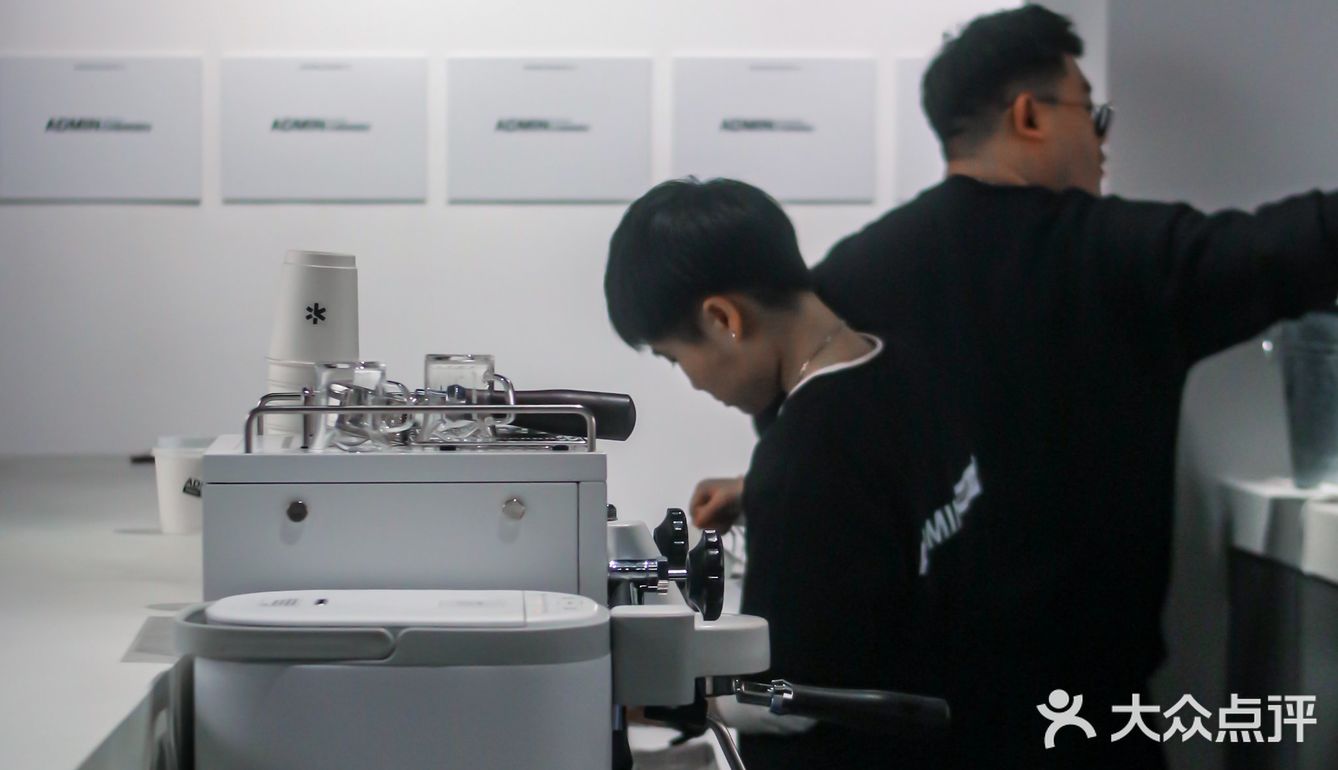 成都新店|新华公园附近很有设计感的咖酒吧。