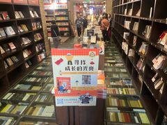 -钟书阁(松江泰晤士小镇店)